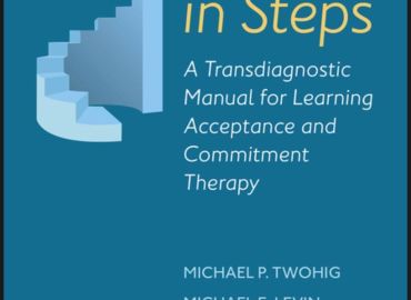 ورشة القراءة العلمية (23) العلاج بالتقبل والالتزام خطوة بخطوة: دليل عابر للتشخيصات لتعلم العلاج بالتقبل والالتزام (2021)